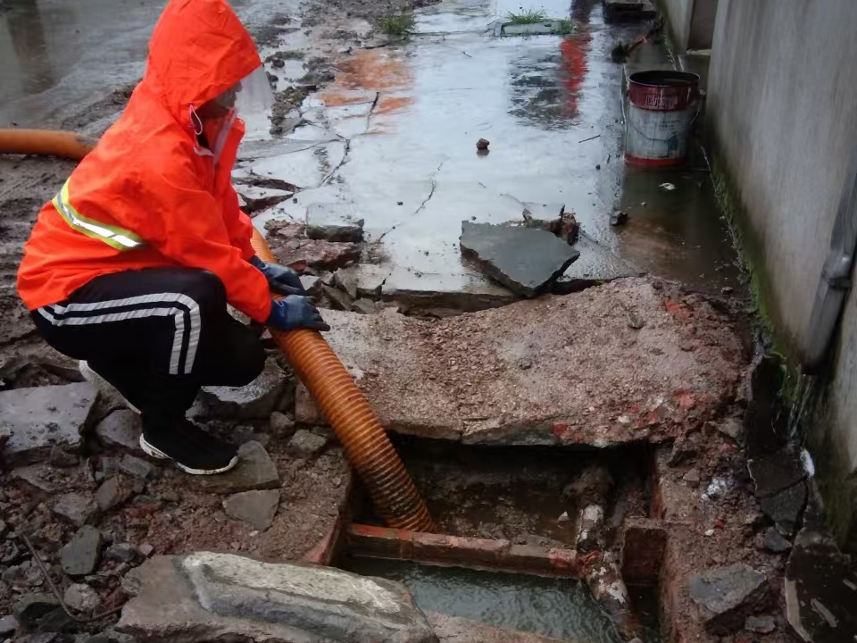 常德专业清理污水池 炜誉市政以规范流程守护城市 “肠道”