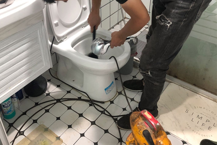 常德马桶堵塞自己疏通还是找师傅?专业上门服务让你省时更省心
