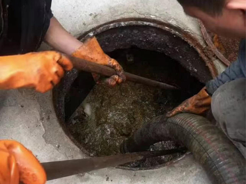 常德清理化粪池时如何避免沼气的危害?